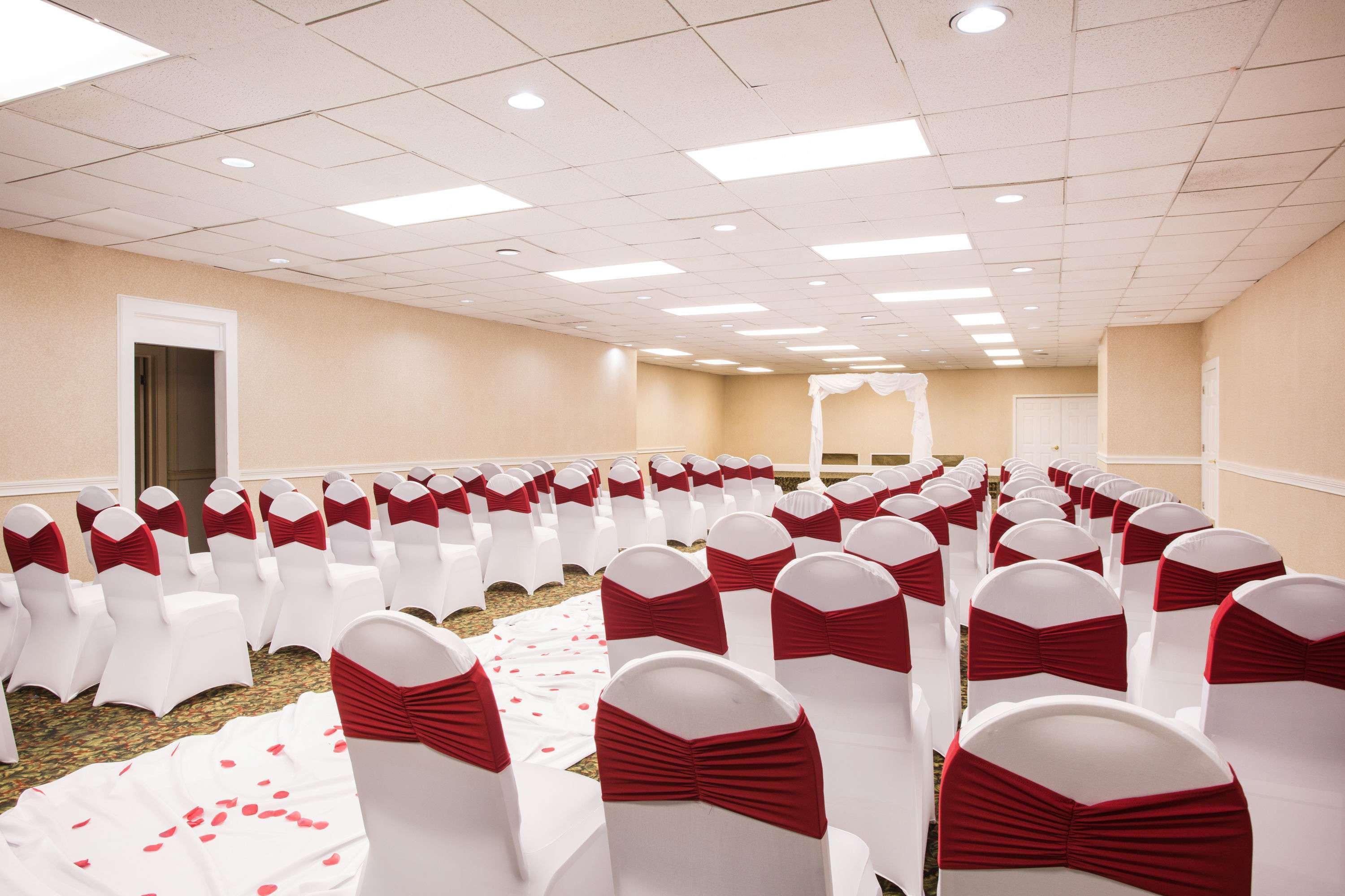 Ramada By Wyndham & Suites Warner Robins Exterior foto