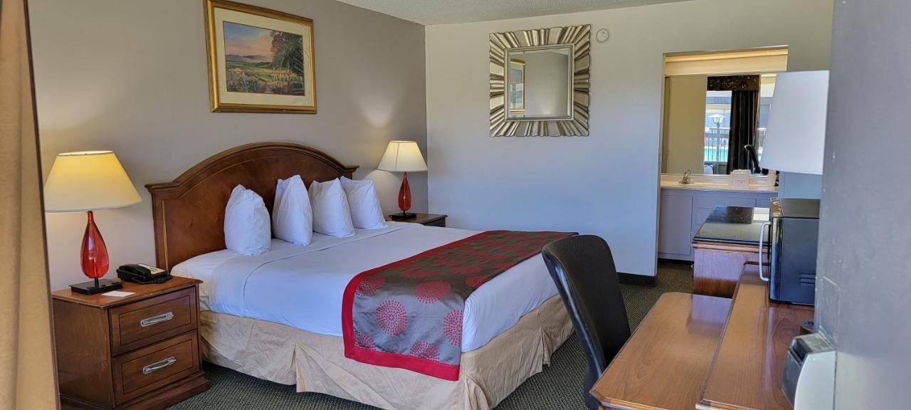 Ramada By Wyndham & Suites Warner Robins Exterior foto