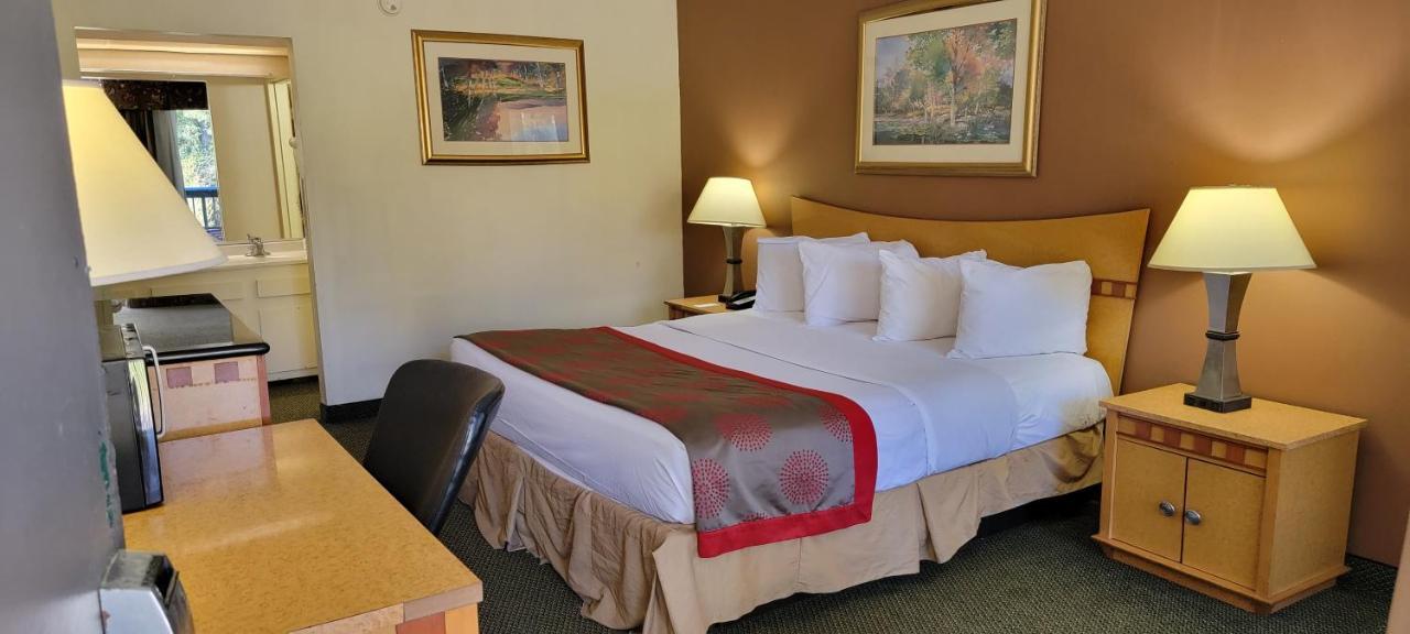 Ramada By Wyndham & Suites Warner Robins Exterior foto