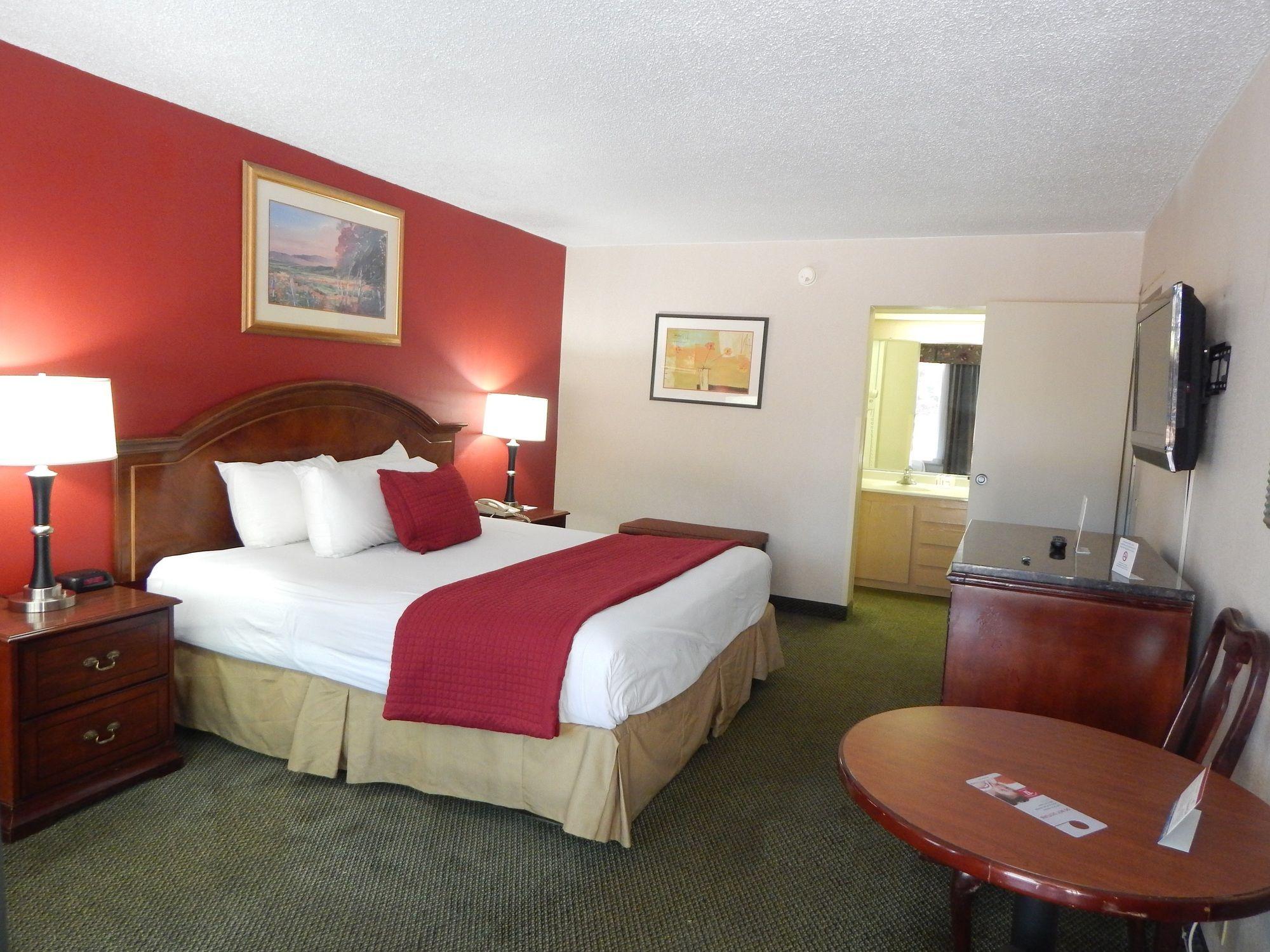 Ramada By Wyndham & Suites Warner Robins Exterior foto