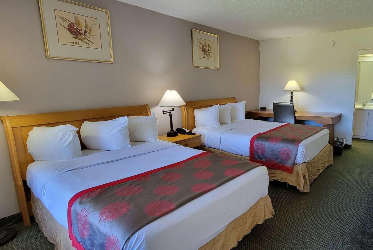 Ramada By Wyndham & Suites Warner Robins Exterior foto