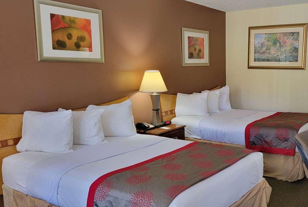 Ramada By Wyndham & Suites Warner Robins Habitación foto