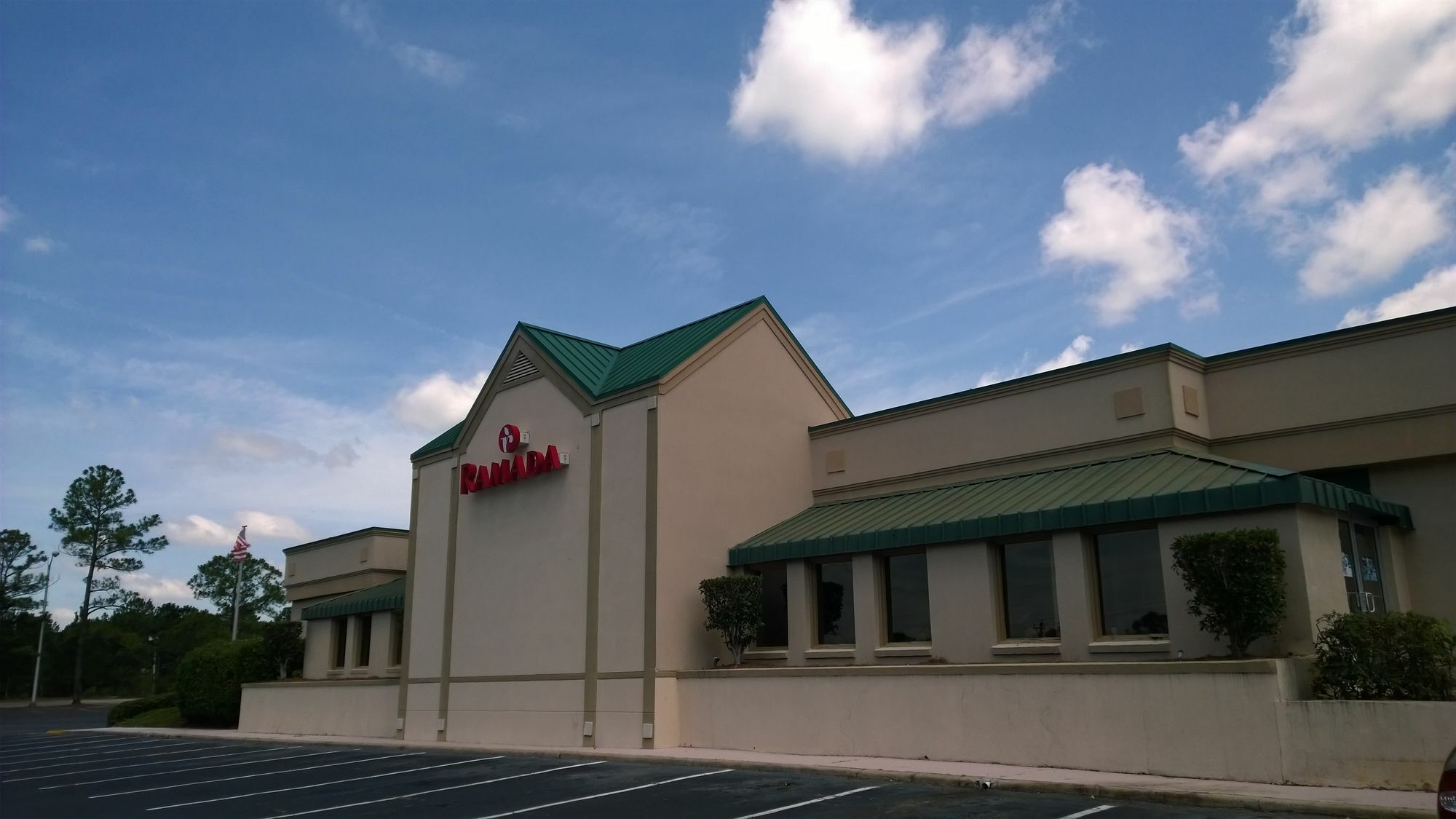 Ramada By Wyndham & Suites Warner Robins Exterior foto